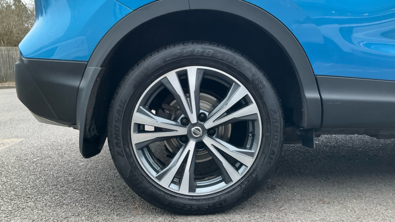 Nissan Qashqai 1.6 DiG-T N-Connecta 5dr Petrol Hatchback